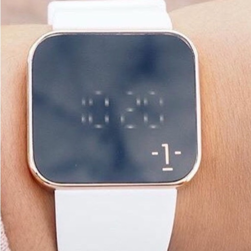 1FaceWatch Red - Picture 6 of 6